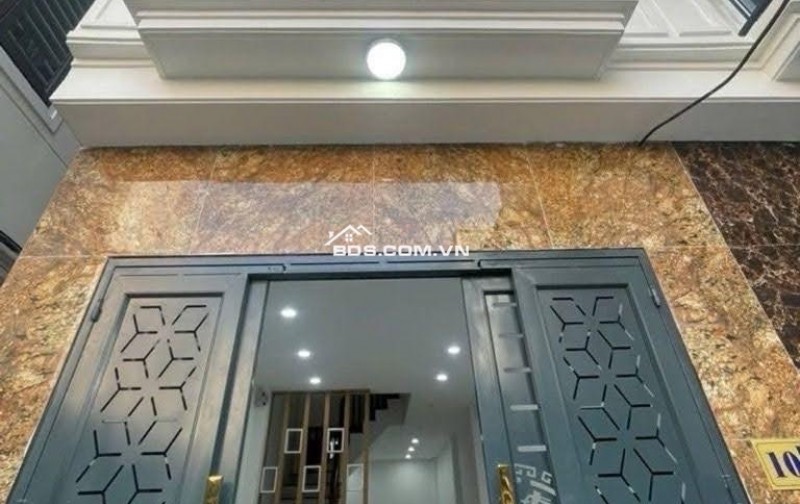 Gấp- Bán nhà Lĩnh Nam  33m² – 4,5 tầng – 7PN – 6 Tỷ – dòng tiền 21tr/T –ngõ đẹp
